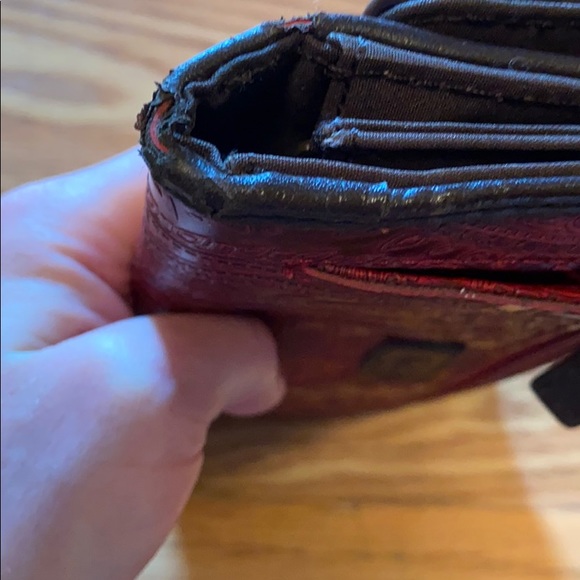 Relic | red wallet - Picture 6 of 7